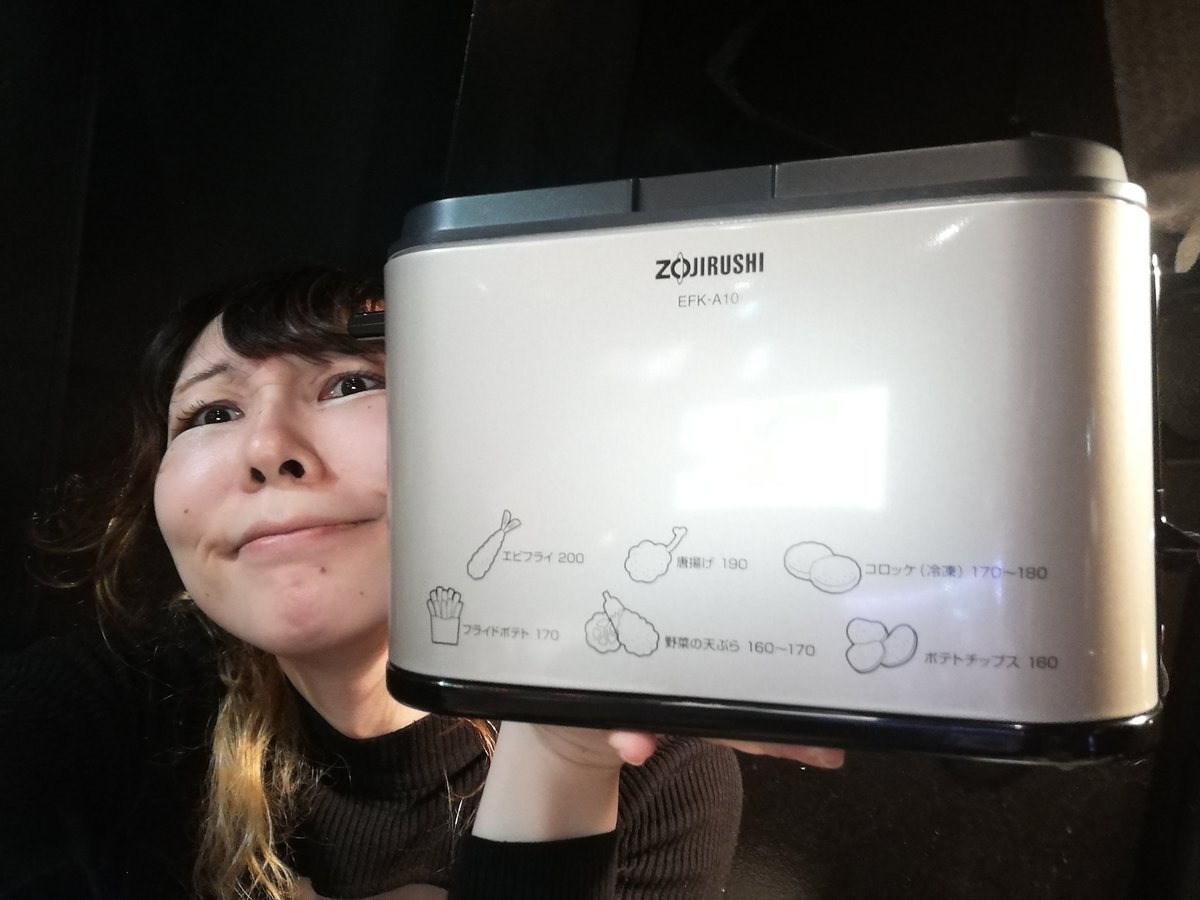 function144's tweet image. こんな時間ですがFunction、フライヤー（揚げる専用調理器具）を買いました。

その名も
「電気フライヤー【あげあげ】」

…もう一度言います。
「電気フライヤー【【【あげあげ】】】」

あげあげ…。
※販売開始は2002年

多分11月第１週は『どの揚げ物が美味しいかテスト』週間で色々食べれそう💗