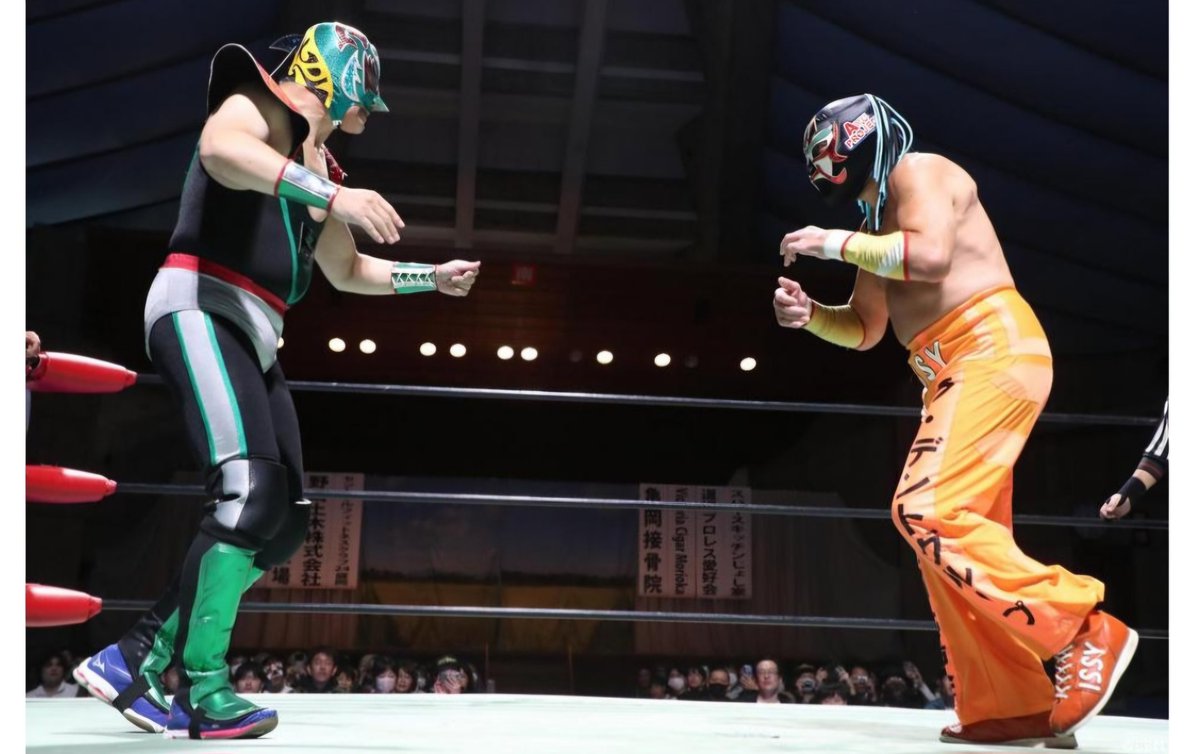 あれから23年 同日にサスケ会長対デルフィン議員。 プロレスは長く