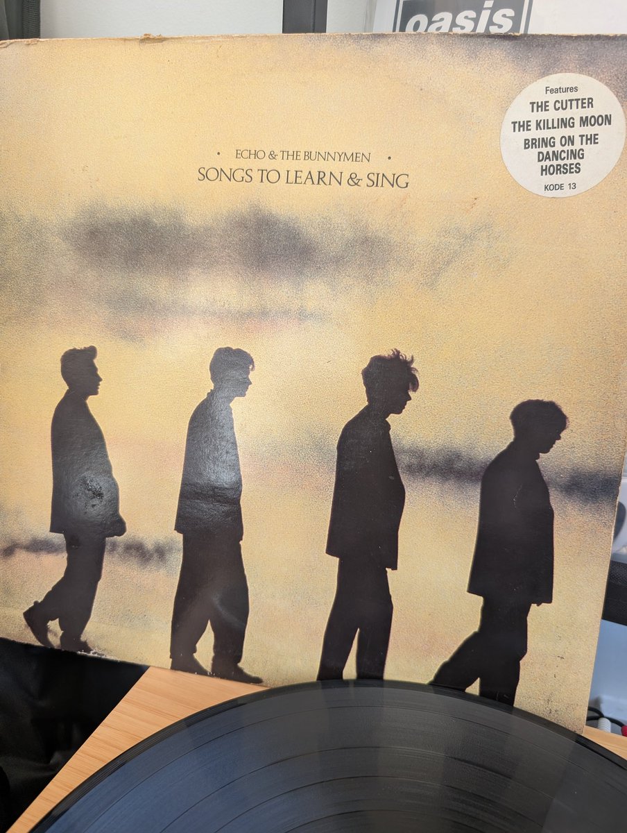 1000 album challenge 🎧

#646

Songs to learn &amp; sing by @echoandthebunnymen

Bargain from the great bonustrackvinyls.com <a href="/southportmarket/">southport market</a> record fair. Great comp. Reminds me of early @u2, <a href="/TheDoors/">The Doors</a> &amp; <a href="/stoneroses/">Stone Roses</a> 

Fav tracks: Killing moon &amp; 7 seas

#1000albums
#vinylrecords
