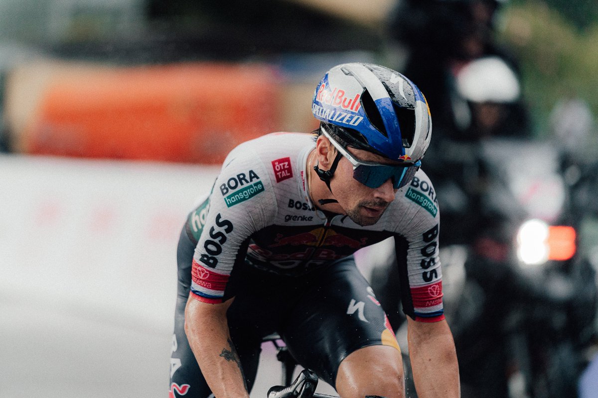 RBH_ProCycling's tweet photo. 🇸🇬 #TDFSG

Off-season? Not quite 💪

Primož Roglič, Alexander Hajek, Romet Pajur and Jordi Meeus took on the @LeTour  EFGH Singapore Criterium this weekend 🇸🇬🚴‍♂️

Jordi came home with 4th. Good fun and racing action in Asia 🌏

__________
📷 A.S.O. / Dean Koh &amp; Thomas Maheux https://t.co/ieH5XsRrKT