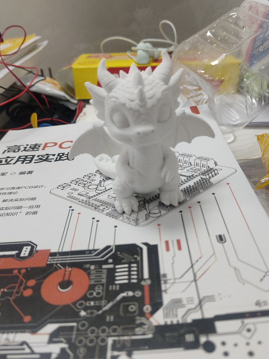 师兄要我熟悉一下3D 打印机，😉那就打印一下喽😊