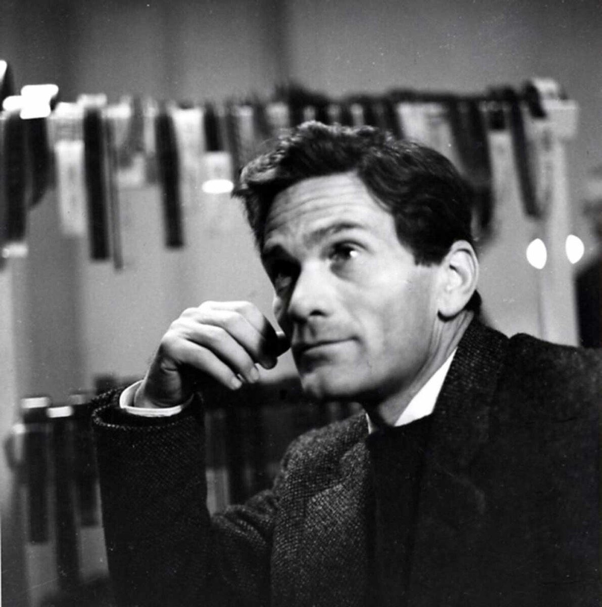 ultimoranet's tweet photo. 50 anni fa moriva assassinato Pier Paolo Pasolini.

"La tragedia è che non ci sono più esseri umani, ci sono strane macchine che sbattono l’una contro l’altra". https://t.co/IT6XcsgnRp