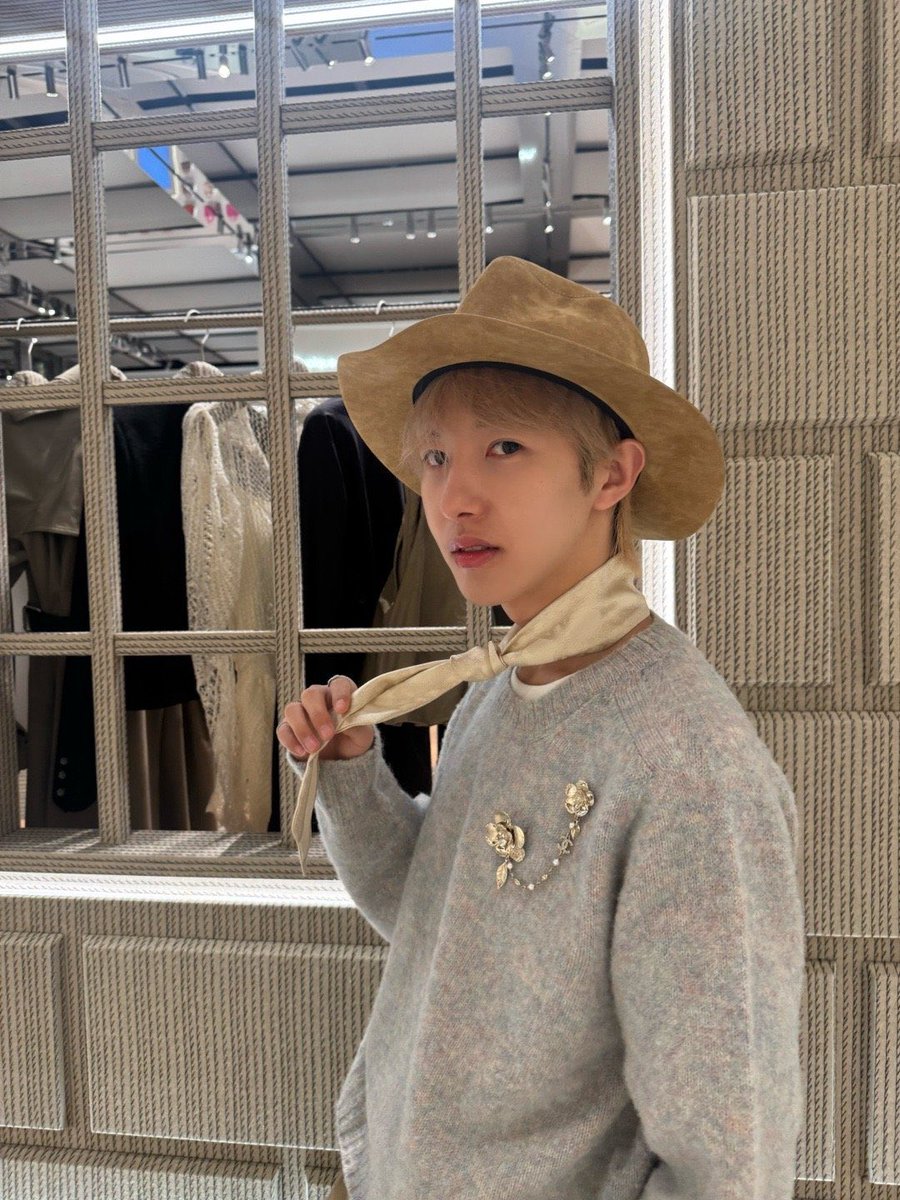 so the cowboy hat was a spoiler this whole time