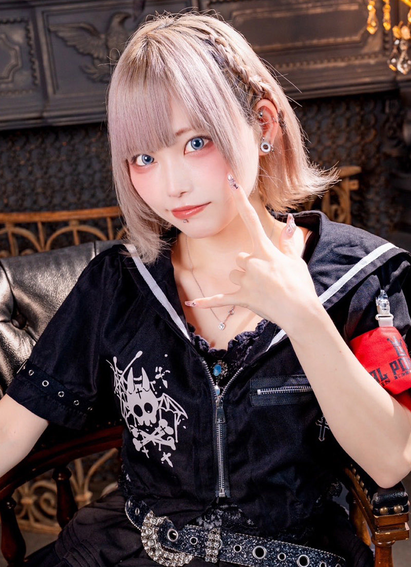 lpp_info's tweet photo. れむ
初めは芋くさ～ってイメージでした。
グループとしてメンバーが安定せず、ずっと1人で物凄く悩んで考えこむ日々だったと思います。
苦しい時も諦めず突き進んでくれたから今のリリパラがあります。
ここまでLyricalPopParadoxを支えてくれてありがとう。 https://t.co/gLCiAxDmV9