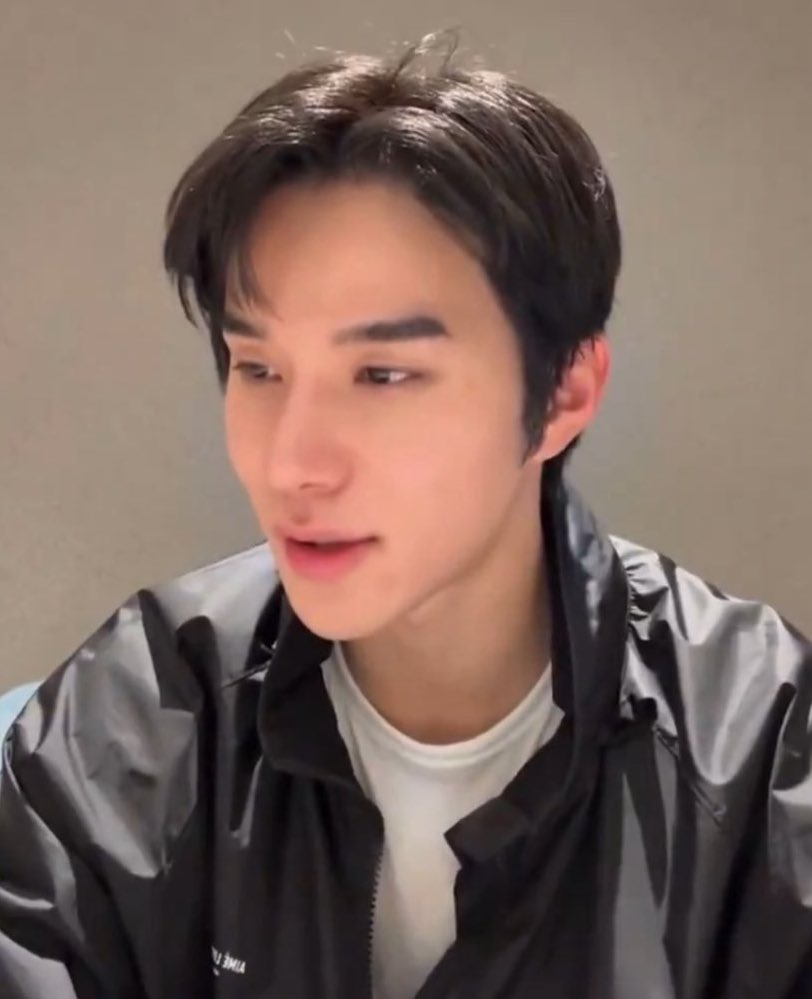 jungwooyy's tweet image. ไม่อยากเสียเธอให้กรมทหารเลยว่ะสุดหล่อ