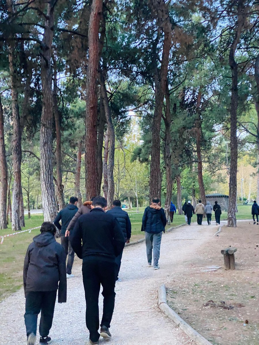 DenizliAGD's tweet image. 🌅 Sabah Namazı ve Doğa Yürüyüşü

Sabah namazında Rabbimize yöneldik, ardından doğanın içinde adım adım huzuru soluduk. 🌿
Günün sonunda dostlarla birlikte paylaşılan sıcak bir sucuk ekmek kahvaltısı da bu güzel vakti taçlandırdı. 🍞🔥