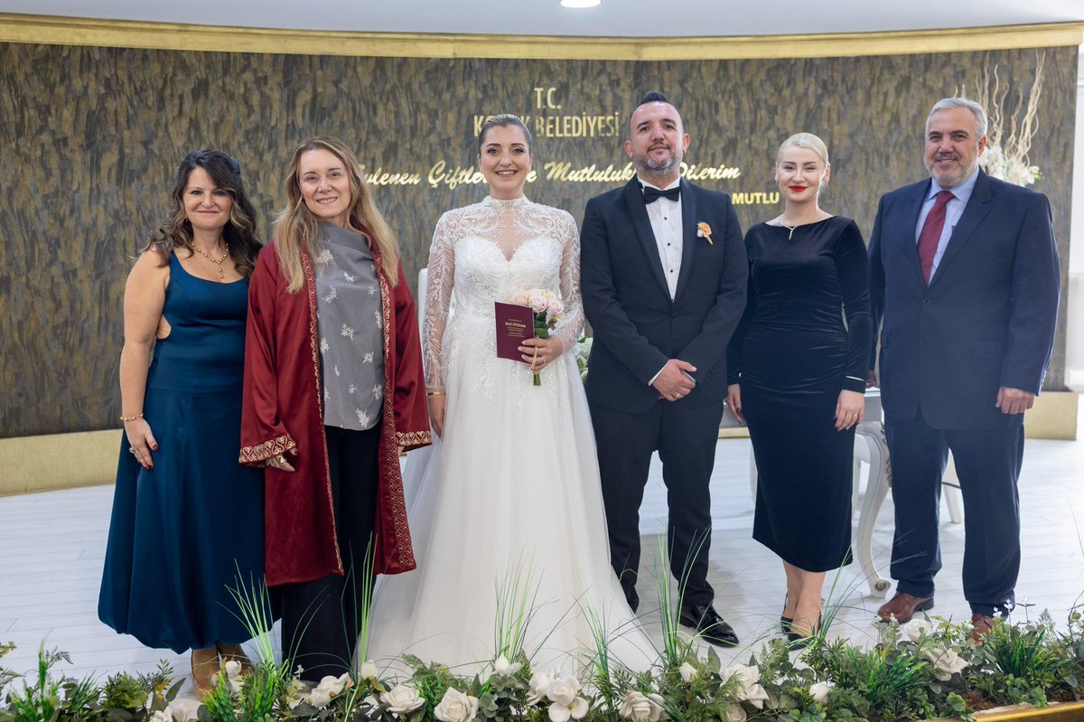 nilufercmutlu's tweet photo. Genç çiftimiz Ayşemine ve Emrehan'ın nikahlarını kıyarak en mutlu günlerinde yanlarında olduk. 

Çiftimize birlikte geçirecekleri mutlu, huzurlu ve sağlıklı bir ömür diliyor, Aykurt ve Hamarat ailelerini tebrik ediyorum. https://t.co/0fQ7HalwG7
