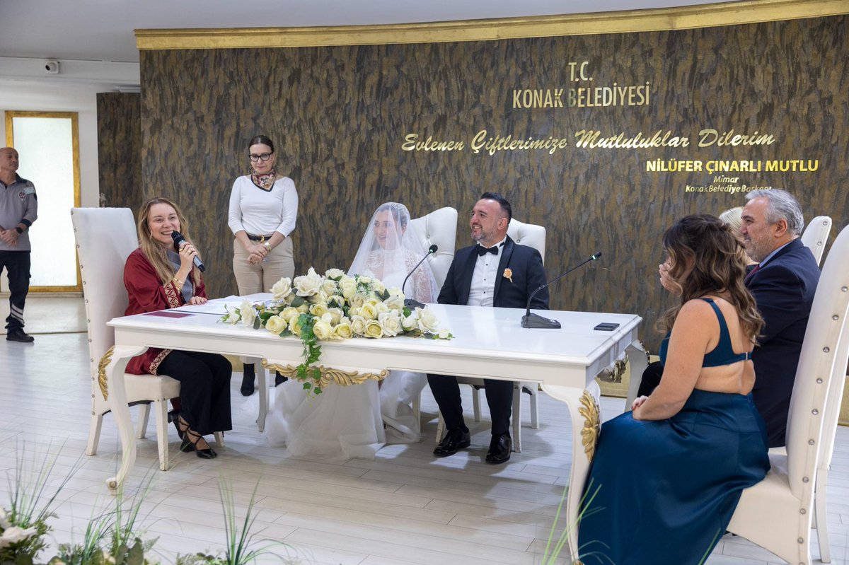 nilufercmutlu's tweet photo. Genç çiftimiz Ayşemine ve Emrehan'ın nikahlarını kıyarak en mutlu günlerinde yanlarında olduk. 

Çiftimize birlikte geçirecekleri mutlu, huzurlu ve sağlıklı bir ömür diliyor, Aykurt ve Hamarat ailelerini tebrik ediyorum. https://t.co/0fQ7HalwG7