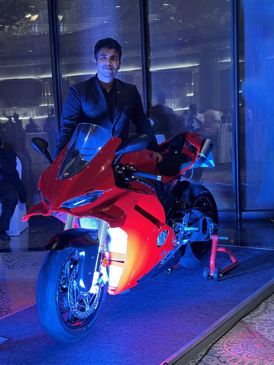 vradjoshi's tweet photo. Ducati at the Italian national unity and Armed Forces Day featuring the #PanigaleV4S and the #MultistradaV4S https://t.co/3VtL15Do1y