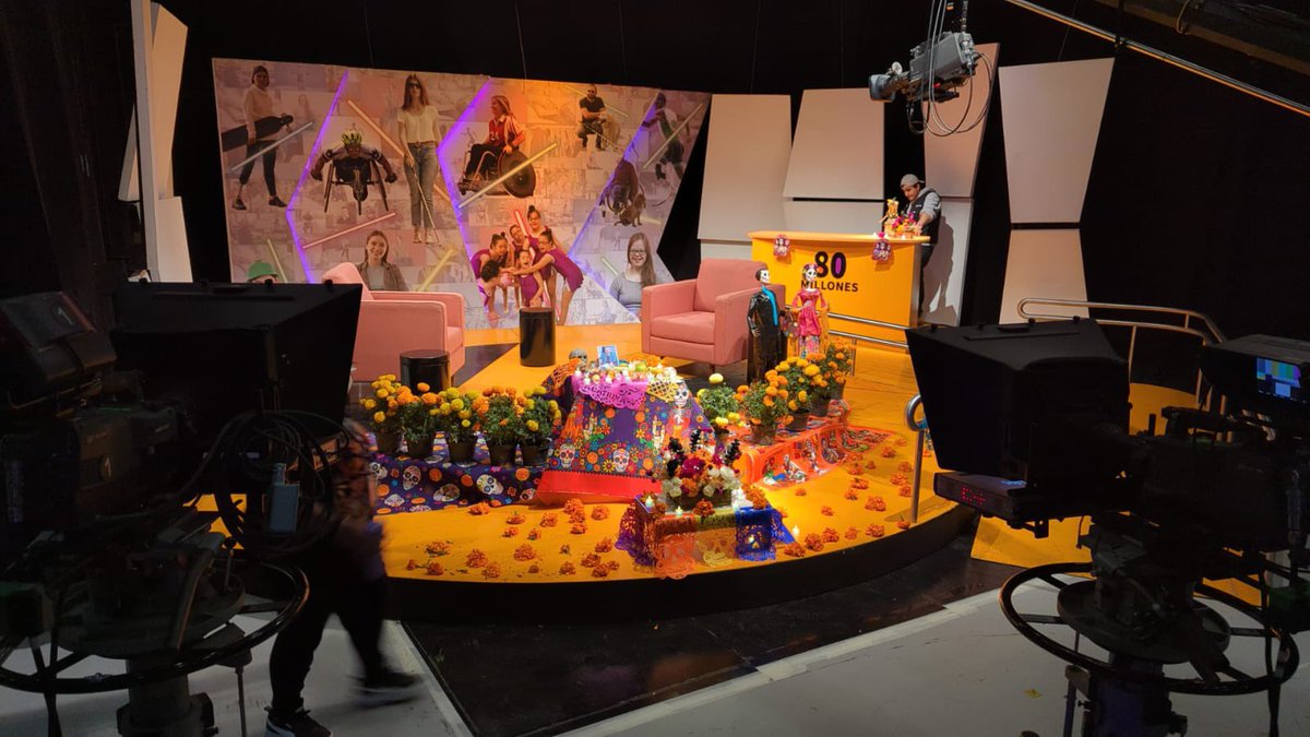 campechita's tweet image. Estamos a punto de arrancar en #80MillonesOnce con un set hermoso y detalles de la primera audiencia pública de #PcD en la @SCJN, 15 años de @YoTambien y mucho más. ¡Acompáñenos! en @CanalOnceTV, también por canalonce.mx en la app Once+ y en youtube.com/watch?v=non5kX…