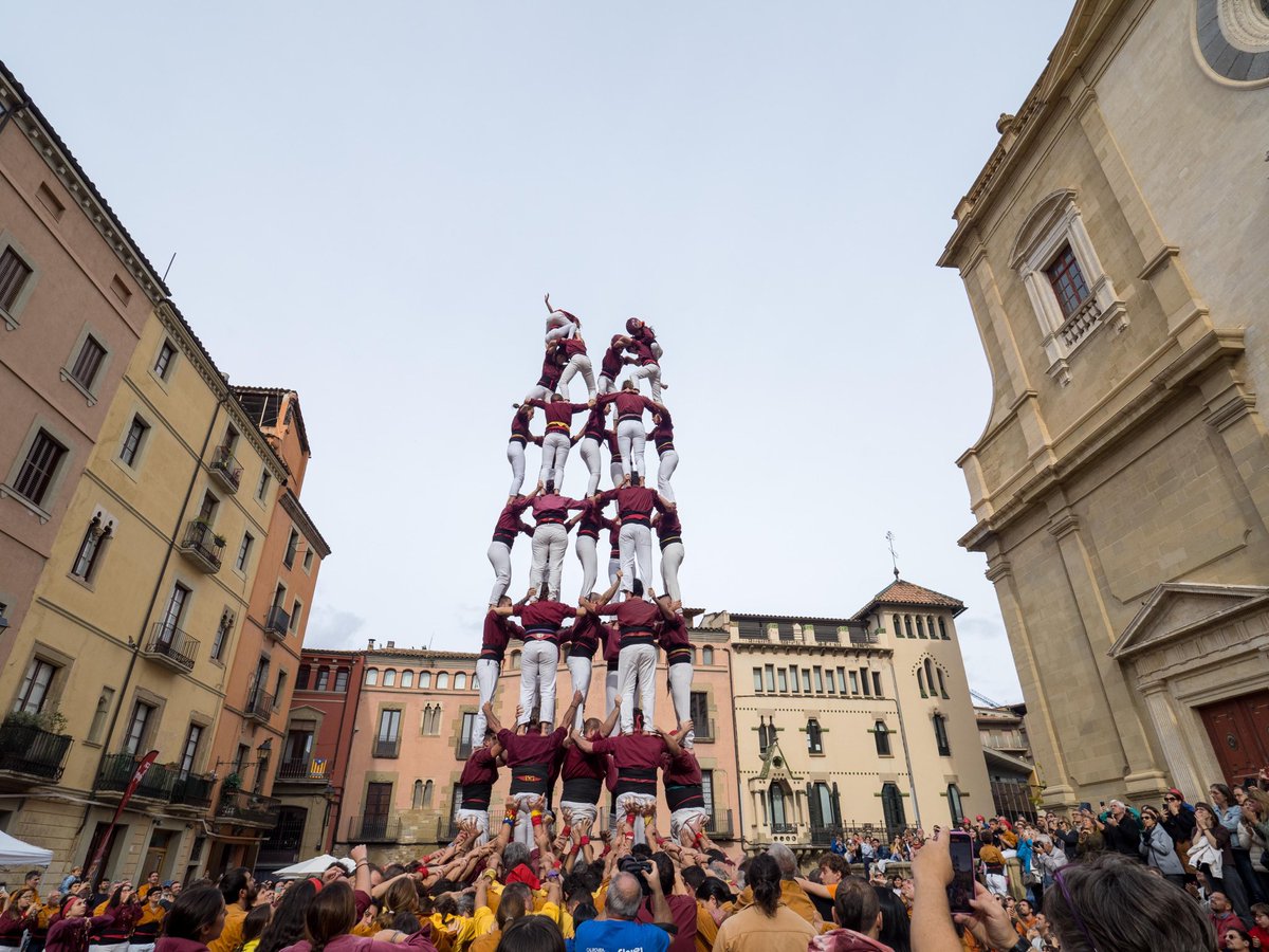 XicsGranollers's tweet photo. Des del 1999 que Xics no aconseguiem descarregar 3 castells de 8 en una diada. Ha costat molt arribar fins aquí.
Moltes gràcies a tothom que ha remat aquests anys per tornar-hi. 

Gaudim del camí que ens espera i no ens hi conformem. Felicitats colla!

#TenimGana ?? 😁
#castells https://t.co/V0UPftP5S6