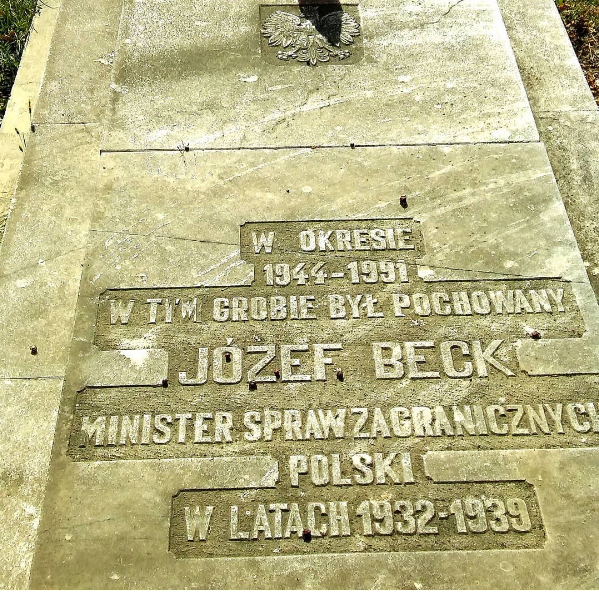 marcinfalinski's tweet image. Z @marek_kozubal w powieści #OperacjaSinge opisaliśmy pierwsze miejsce pochówku Becka , czyli cmentarz #Bellu w #Bukareszt jak i wspominamy ten grób. @PLinRomania @AWgovPL