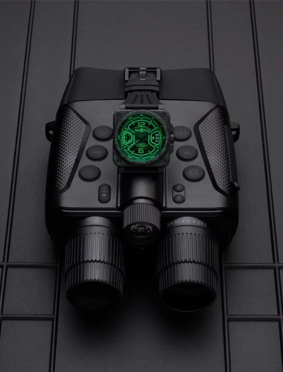 Passionhorloger's tweet image. Bell &amp;amp; Ross signe la BR-X3 Night Vision, montre-instrument d’inspiration aéronautique.
Boîtier titane et fibre de carbone, Calibre BR-CAL.323, 70 h de réserve de marche.

Édition limitée à 250 exemplaires.
tendances-plurielles.fr/bell-ross-br-x…

#BellRoss #BRX3 #NightVision #Horlogerie