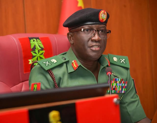 AfricanHub_'s tweet image. JUST IN: "We Have Crushed Terror Cells, arrested 20 T3rrorists, rescued 17 Kidnapped Victims Nationwide Within 48 Hours" ~ Nigerian Army Reveals