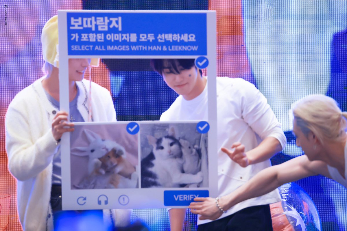 the sequence of these photos makes it even more insane I feel sick…. do you see that soft look leeknow gives before jisung gazes back 🥺🥺 also leave it to chan to represent the miso community 🙂‍↕️