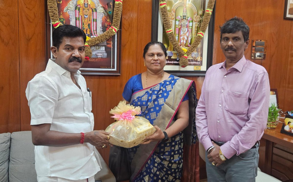 ChandranDMK_'s tweet image. திருவள்ளூர் மாவட்டத்திற்கு வருகை புரிந்திருக்கும் நிர்வாகப் பொறியாளர், TWAD (தமிழ்நாடு நீர் வழங்கல் மற்றும் வடிகால் வாரியம்) அவர்கள் மரியாதை நிமித்தமாக  நேரில் சந்தித்தார்.