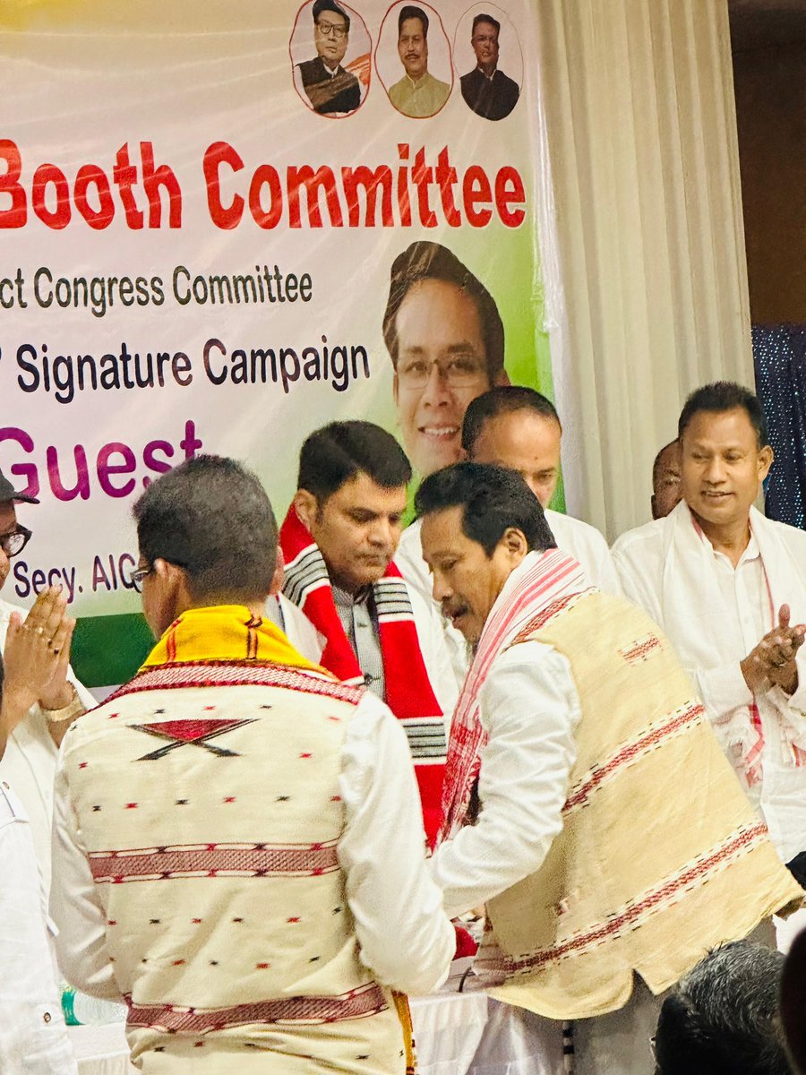 manojchauhanmp's tweet photo. 📍 Dhemaji, Assam 

Today attended the Review meeting of Booth Committees with the Mandal Congress Presidents &amp; Block Congress Presidents of DCC Dhemaji &amp; joined the #Vote_Chor_Gaddi_Chhod Signature Campaign of the district. https://t.co/hGElsMzzFn