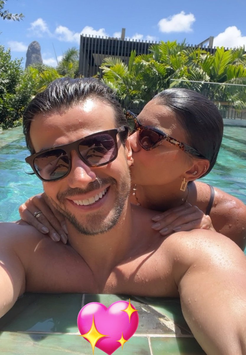BorgesRom's tweet photo. "Que o dia fale de amor. 
Que seja de esperanças. 
Que venha calmo, mansinho e abraçando-vos com carinho.
Que esse amor e esses momentos  sejam carinhosamente abençoados."

                       _____ 🖊🩵❤️
        #luademelmalyne https://t.co/LsTvXvTKWG