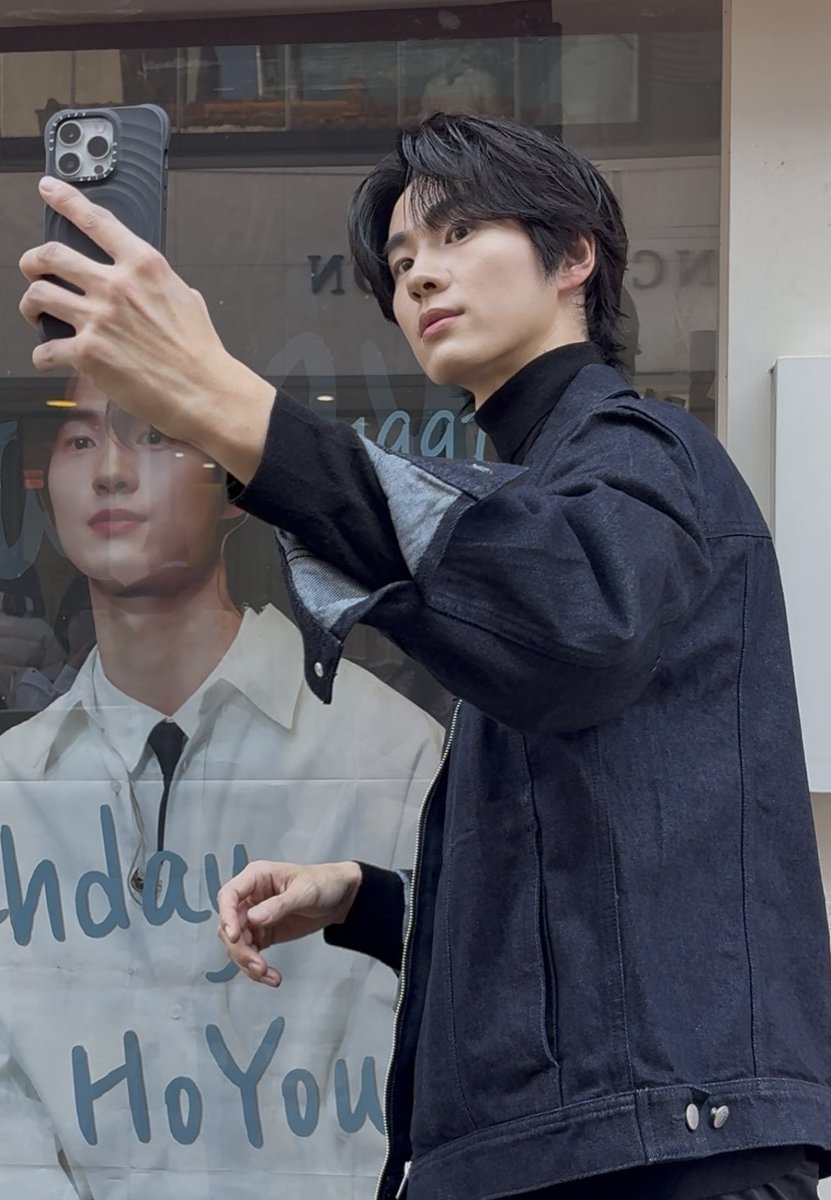 Seheon1025's tweet photo. 호영이 생일 이벤트 프레임ʕ•ᴥ•ʔ

프레임이 너무 예뻐서 좋고! 주변도 
너무 예쁘게 꾸미셔서 너무 좋았다!
당일에 호영이도 너무 예뻐서 완벽 
그자체!! 진짜 모든게 완벽😆🩷🩷
(현수막도 너무 예쁘다ㅠㅠ)

#HOYOUNGFILM 
#호영이의좋은날들만영원하길 https://t.co/JoB0lk5Y4N