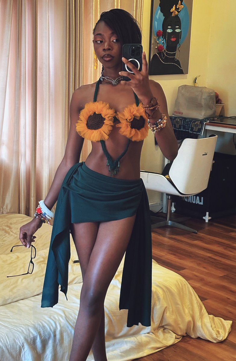 I made this cute outfit.

The Sunflower 🌻🤎
