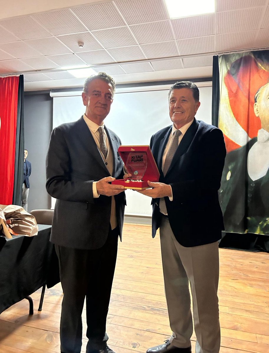 Bartın Belediyesi’nin Kitap Fuarı kapsamında düzenlediği “Atatürkçü Düşünce ve Cumhuriyet” konferansında Bartınlı yurttaşlarımızla buluştuk. Belediye Başkanımız Muhammet Rıza Yalçınkaya ve emeği geçenlere teşekkür ederiz. 
#ATATÜRKTEBİRLEŞMEZAMANI
#YenidenAtatürkCumhuriyeti