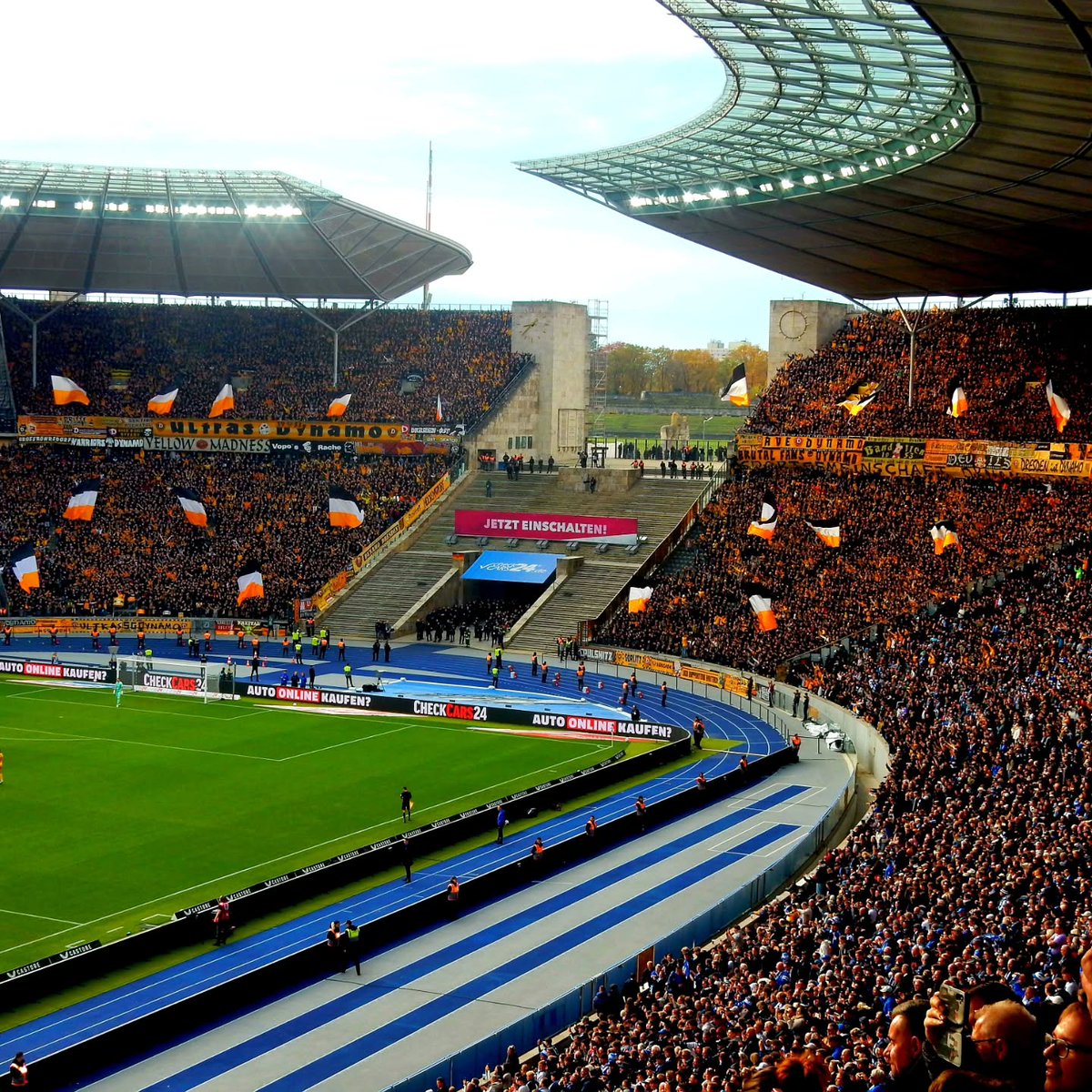 Dynamo Dresden fans in Berlin
#BSCSGE
🇩🇪 01.11
