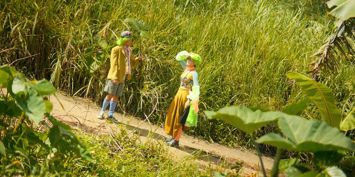 denielemein's tweet photo. my favorite watch last october: this cute quirky little hiligaynon romcom about two praying mantis who walk around the bushes reminiscent of Before Sunrise (1995). she teaches him love. he helps her find someone. but she falls in love with him.

taga-taga (2024)
dir. trini garcia https://t.co/xweyrVwShh