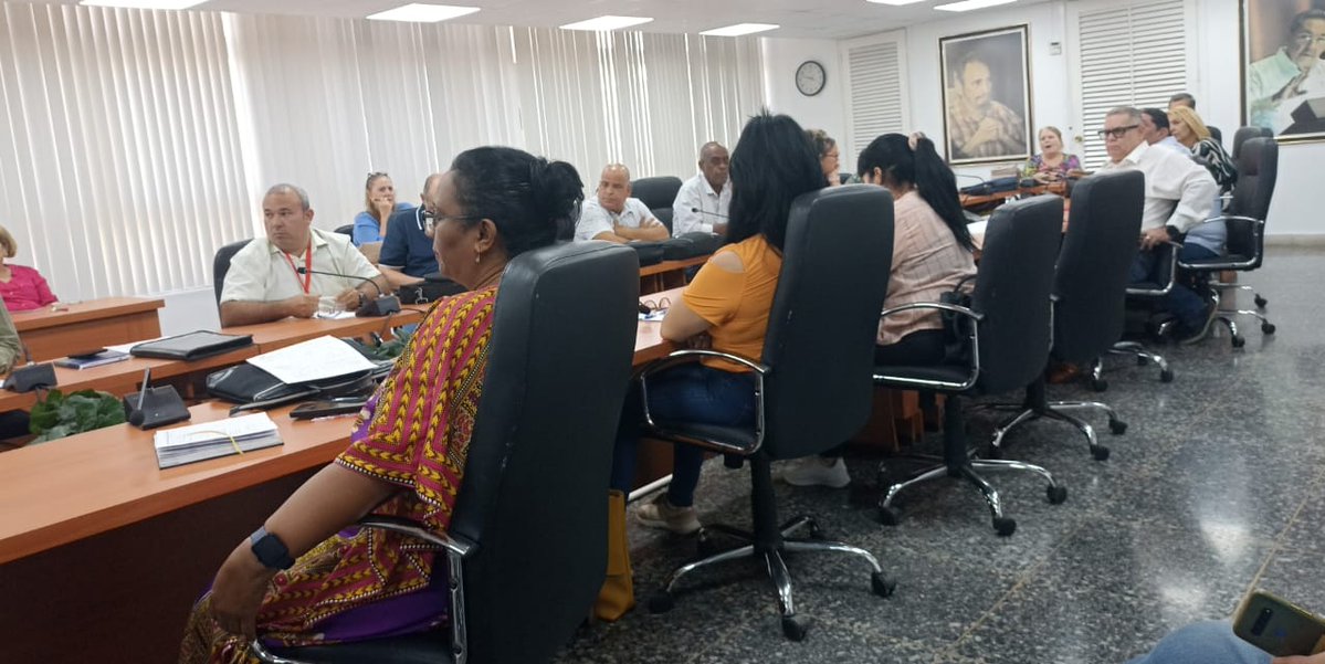 Con la participación de Rolando Yero Travieso, jefe del Departamento de Atención al Sector Social del <a href="/PartidoPCC/">Partido Comunista de Cuba</a> se evalúan en <a href="/MINSAPCuba/">Ministerio de Salud Pública de Cuba</a> acciones de recuperación tras el paso del #HuracánMelissa
#CubaPorLaVida