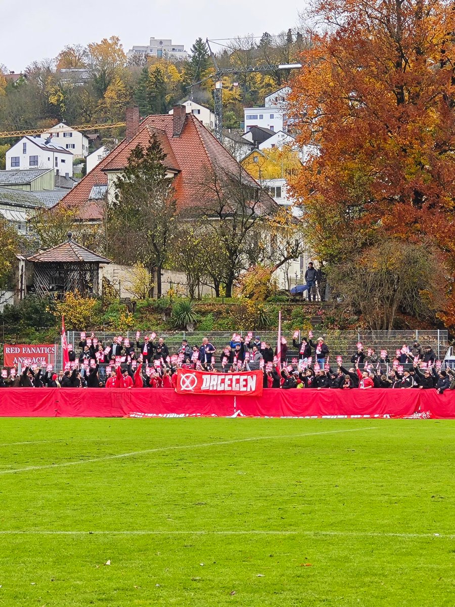 Mu_manu_'s tweet photo. @ransport Beim parallel ausgetragenen Spiel der #BayernAmateure in Eichstätt ist die Hainer-Wahl ein wenig anders ausgegangen... #JHV #FCBJHV https://t.co/iKFPYhxOnJ