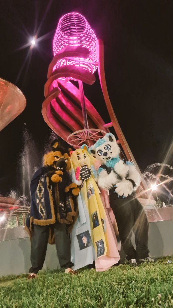 Halloween party! At sanra on monument to escabio with <a href="/nathan_wolfdog/">Cartuchito de impresora 🩷💛🩵</a> and Traps! An amazing night! Slowly and steady getting used to fursuiting in public. #fursuit #furryfandom #furry #FursuitEverday #Halloween 
(Hey man, where did my alpargatas go??)