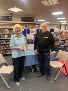 lincslibraries's tweet image. #LouthLibrary welcomed The Louth Repair Cafe and Louth Men&apos;s Shed for #GreenLibrariesWeek 

Martin of the Men&apos;s Shed  is pictured telling  Liz all about the fabulous things they make.
