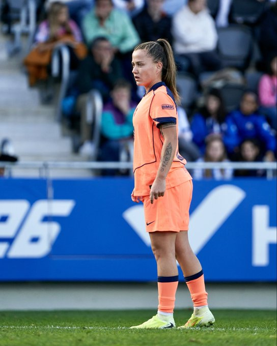 DiarioCFEM's tweet photo. FINAL DO PRIMEIRO TEMPO

REAL SOCIEDAD 1-0 BARCELONA

Primeiro tempo bem fraco do nosso time.

O Gol de pênalti foi uma falha da Laia mas não muda o fato do time ter feito pouca coisa.

tá faltando mais volume de jogo, tão sonolentas em campo. https://t.co/UEbja85yLK
