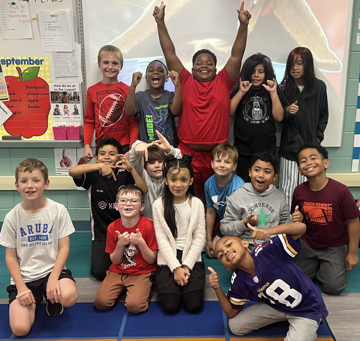 MsBledsoeSaidSo's tweet photo. History Club is in full swing! Getting a blast from the past every Wednesday. 
📜🇺🇸🦬 #BeEvergreen #IBelonginEvergreen https://t.co/1otqWfVMjk