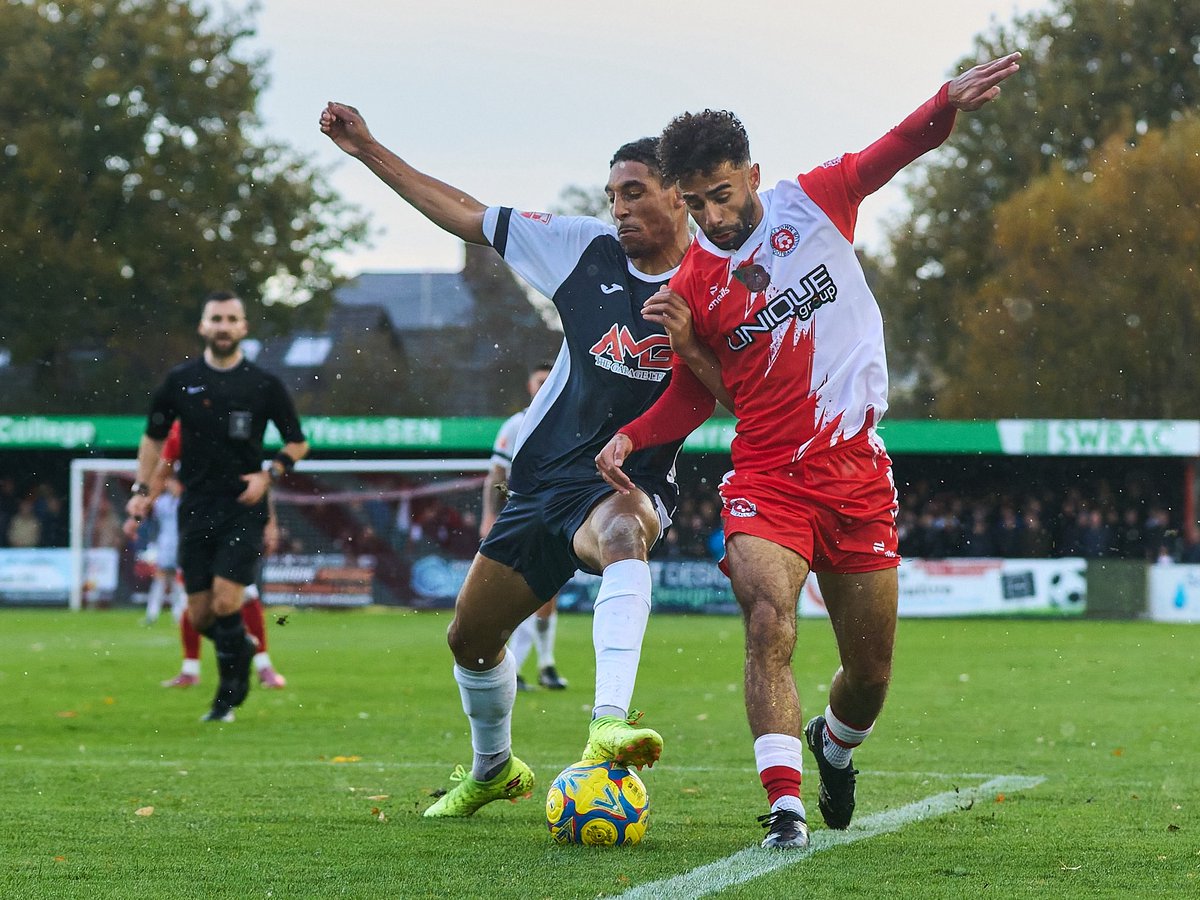Battling away in the rain🌧️

Credit: <a href="/Simon_Carlton/">🍒 Simon Carlton🍒</a> 

View Simon’s full album here: carlton-photography.com/Sport/Football…

#COYD🐬