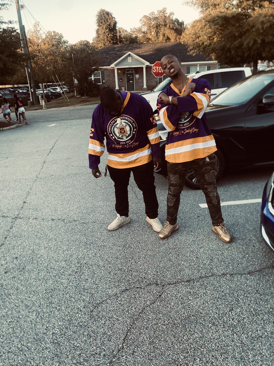 coach__Thomas66's tweet image. Good Fellowship, Good Food, Good Vibes, GQQD BRUHZ 🐶⚡️at Benedict College Homecoming 🐅💜💛
#Quevember #BC17 #Spr15