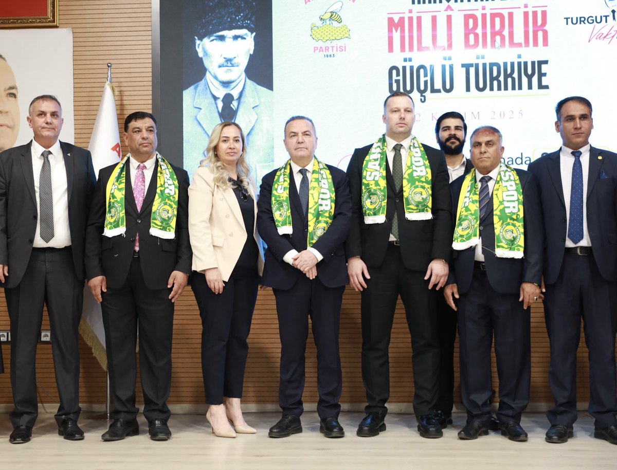 Anavatan’da Milli Birlik, Güçlü Türkiye programlarımız kapsamında bugün peygamberler şehri Şanlıurfa’daydık.
Bereketin, kardeşliğin ve kadim medeniyetlerin buluştuğu bu topraklarda, değerli vatandaşlarımızla bir araya gelerek samimi bir şekilde hasbihal etme imkânı bulduk.