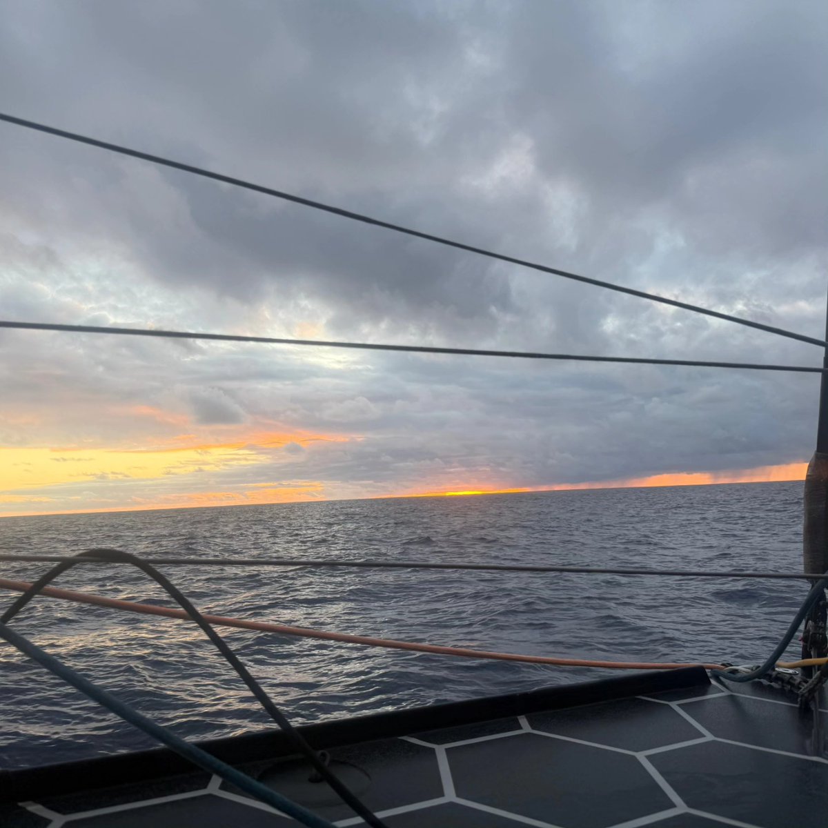 BDutreux's tweet image. L'#InstantPhotos 📷
Impossible de se lasser de ces paysages 🤩 sur la @TransatCafeLOR 
Entre ciel et mer, la nature nous offre encore un spectacle magique ✨ Arc-en-ciel, lever et coucher de soleil… on en prend plein les yeux !