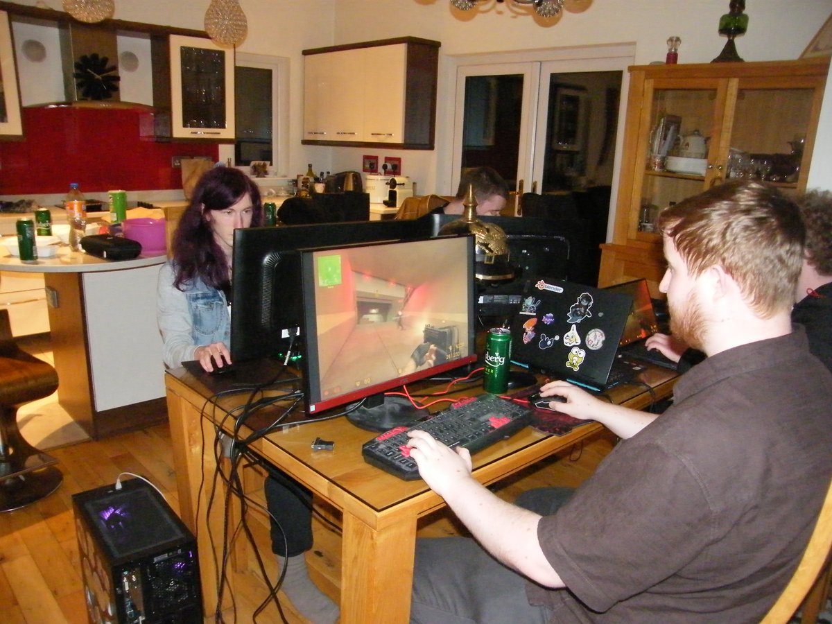 CoralineHecc tweet media