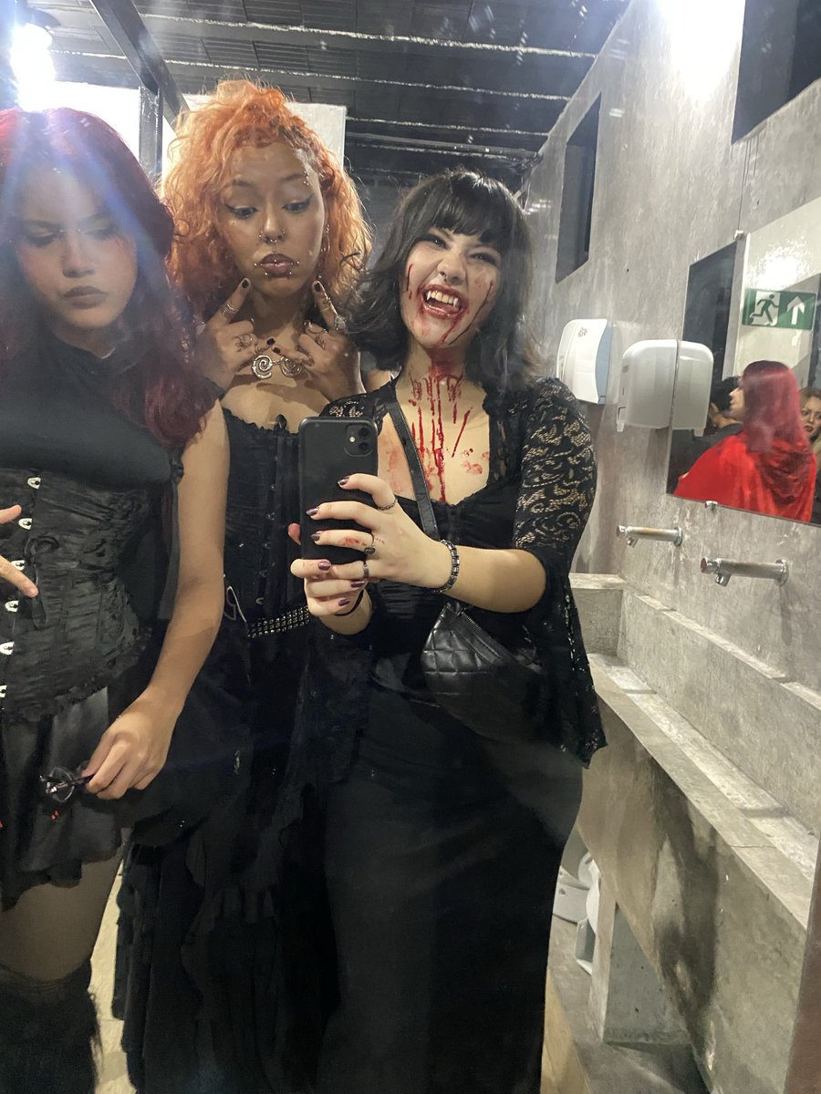 desolatefall's tweet image. Exalando aura no dark age