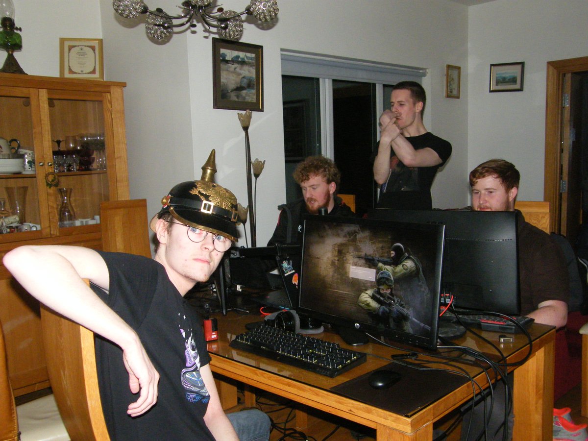 CoralineHecc tweet media