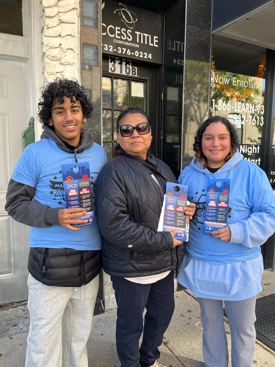 MakeRoadActNJ's tweet image. This morning in Perth Amboy all out for @AswLopez for re-election! She is a champion of the people and will continue fighting for our communities!

🗳️Last day for in-person early voting is today! Make a plan to vote @ vote.nj.gov