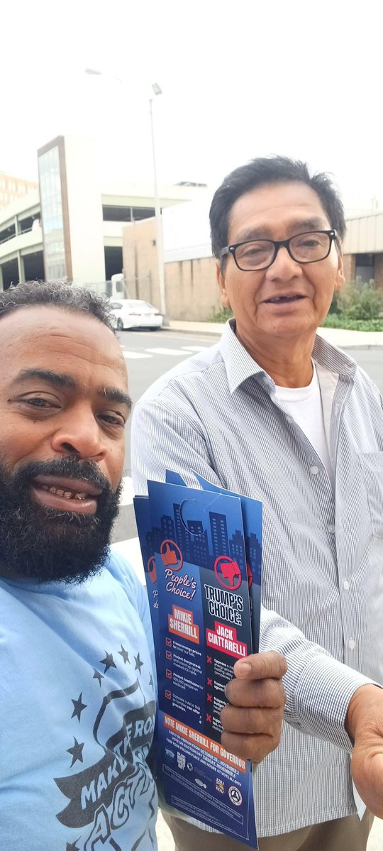 MakeRoadActNJ's tweet image. This morning in Perth Amboy all out for @AswLopez for re-election! She is a champion of the people and will continue fighting for our communities!

🗳️Last day for in-person early voting is today! Make a plan to vote @ vote.nj.gov