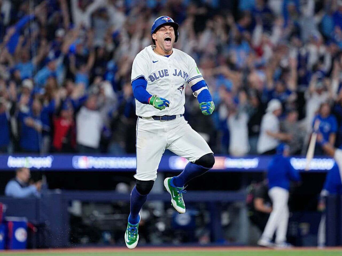 Weesesports's tweet image. Never going to forget that World Series and Toronto Blue Jays playoff run. 

Even though they didn’t win the ultimate prize, the Jays gained a lot of respect for how they played. 

Their resilience and love for each other galvanized a city and country. 

#WorldSeries | #WANTITALL