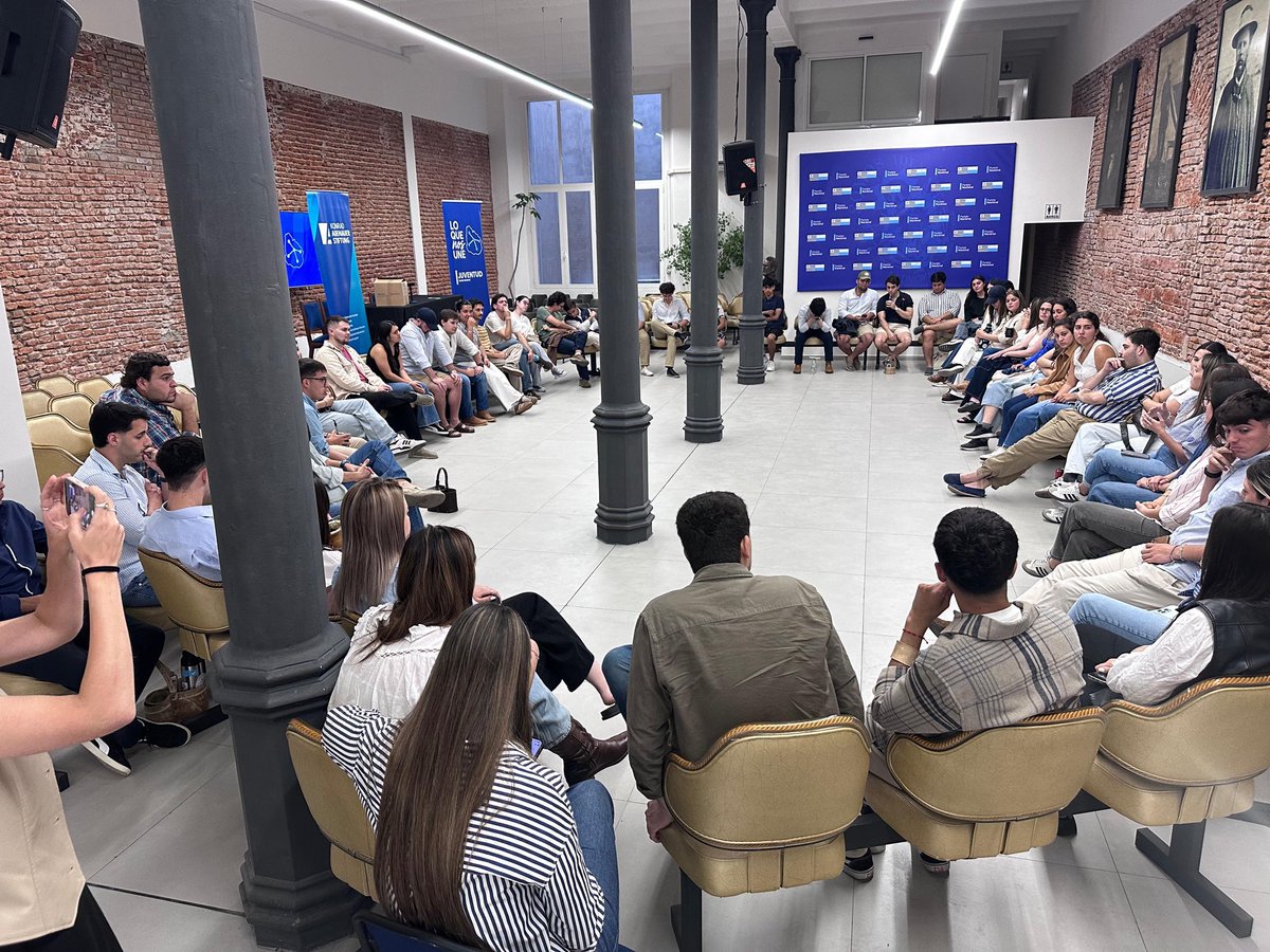 Cierre de gira Lo Que Nos Une de la <a href="/PNacionalJoven/">Juventud Partido Nacional</a> en Montevideo y la <a href="/CDJ_Montevideo/">CDJ Montevideo</a> acompañó esta jornada.

Un día en donde recorrimos Organizaciones Sociales de los Municipios y cerramos en la Casa del <a href="/PNACIONAL/">Partido Nacional</a> intercambiando ideas para el País que queremos.