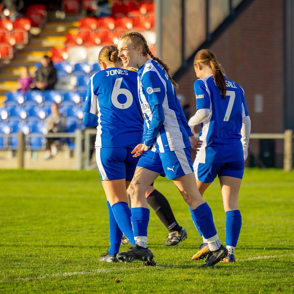 Latics_Women's tweet image. Celebrations all around. 🤩

Thank you for your incredible support today, Tics. 👏

#wafc 🔵⚪️