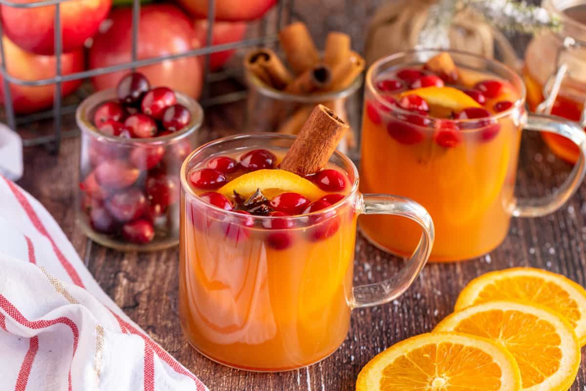 kyleecooks's tweet image. This Mulled Apple Cider is super delicious and the smell is so welcoming! Guests of all ages won’t be able to resist pouring some into a cozy mug and sipping away happily. #cider #mulledcider #crockpot #slowcooker #holiday #drink #kyleecooks  kyleecooks.com/mulled-cider/