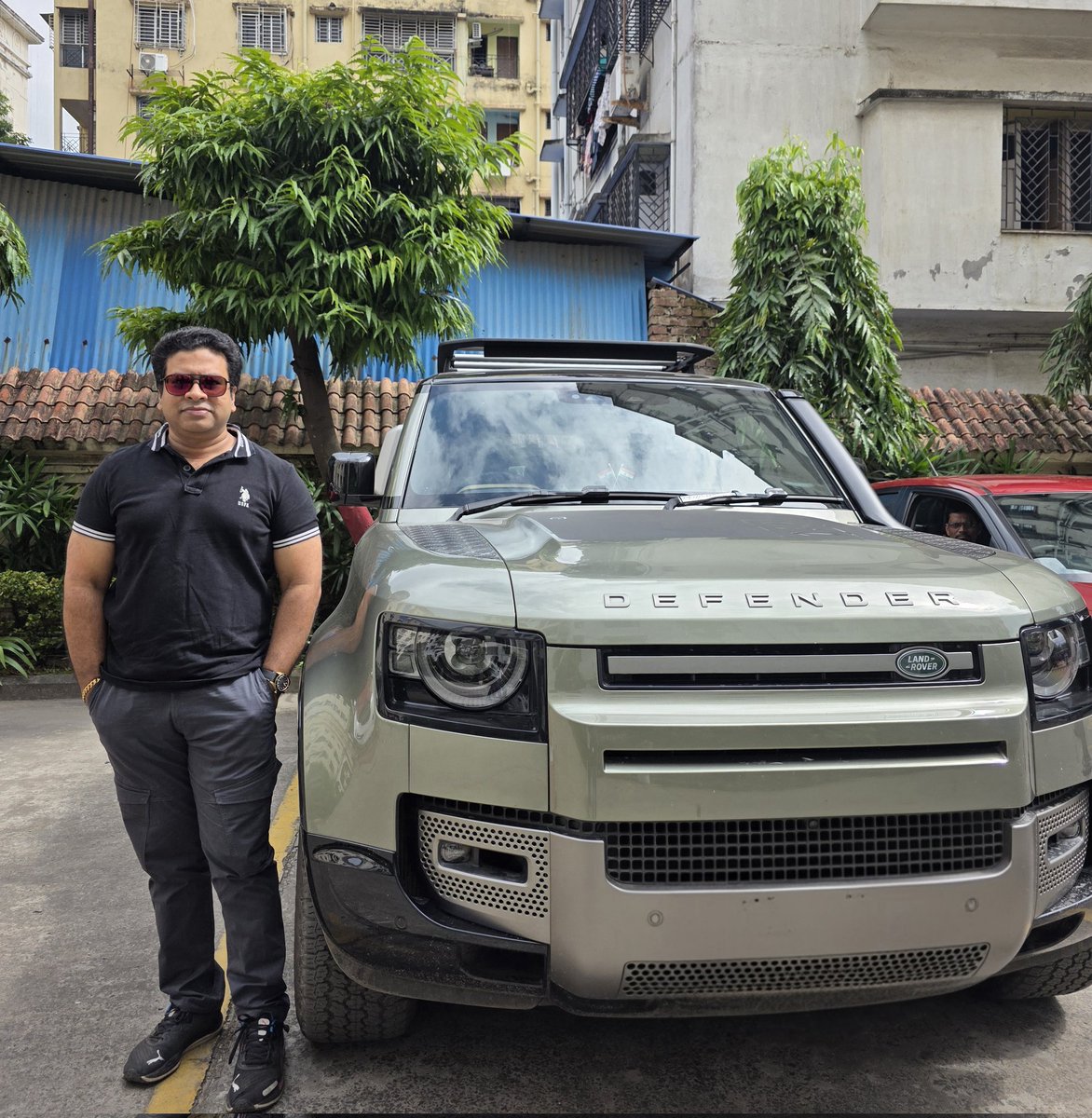 ParthaAwe's tweet image. The Class....the power...the road presence...the space...the elegance.. 
CLASS APART..
#defender 
#rangerover