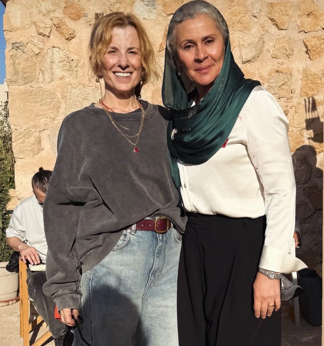 اووه الاصابه مكانها خطير 😌 ع كذا بنشوف ندم اجمل على حبيبه القلب 
،معليش ترا انا بق فان للعلاقه التوكسك ذي 😂