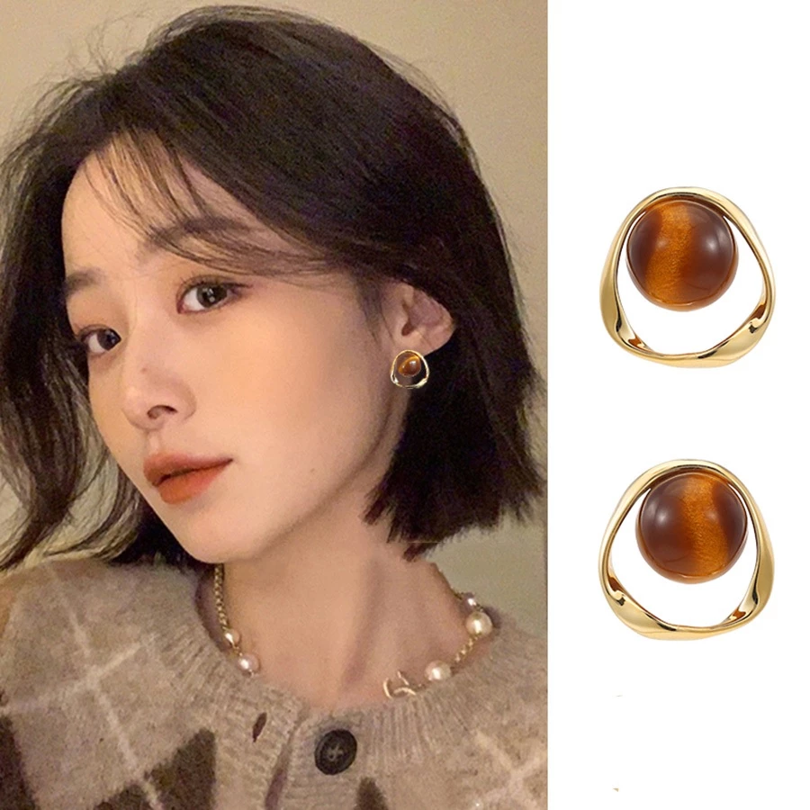 joanaDac22's tweet image. 📷 Estilo Outonal com Sofisticação!
Brincos geométricos com pedra olho de tigre 📷
Design retrô, ear clip sem perfuração e agulha de prata, toque high-end para o look 📷
📷 R$9,30
📷 s.shopee.com.br/1BED9yVXZi

#BrincosRetrô #OlhoDeTigre #ModaOutono #OfertaEspecial