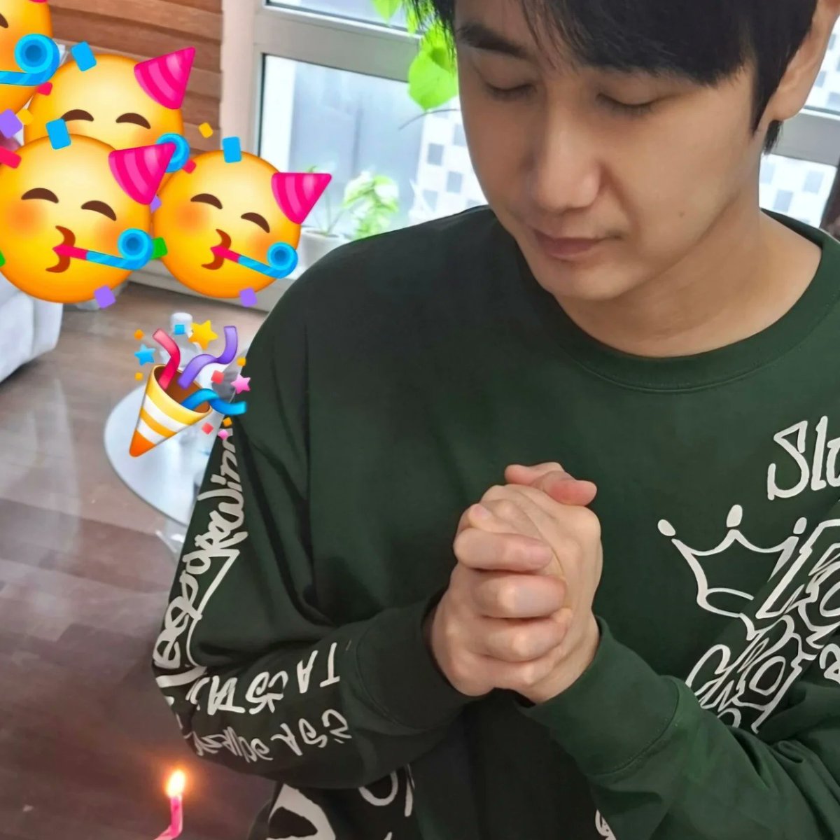Happy Birthday Young Saeng!!!

🎭🎭💐💐
2025.11/3(월요일)🎂

*도쿄 팬미팅차 생일전 출국이라
  미리 케잌촛불불고 미역국도 먹고..🎂
 축하해💐🙆‍♀️👏👏
 축하해주어 고맙습니다!!^^🙆‍♀️🙆‍♀️

💚몸도 마음도 늘 건강한 나날이기를🙏

Thanks for sharing

  #HeoYoungSaeng 
 #FIVE_O_ONE #FIVEOONE